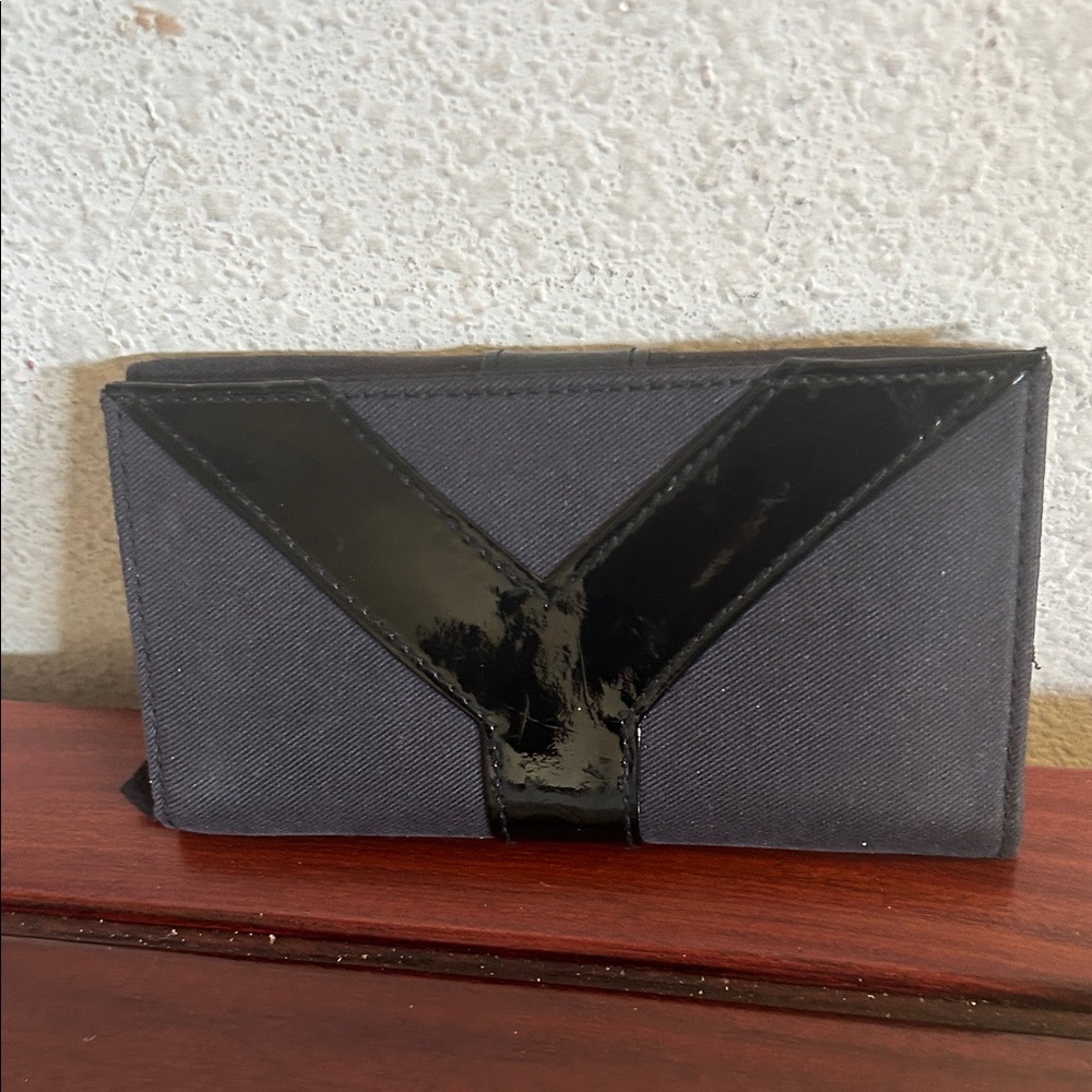 YSL Parfums Black Compact with Glossy Patent Y Accent